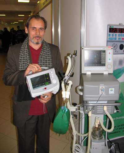 2009 год - очередная выставка медицинской техники. Аппараты ИВЛ и монитор пациента